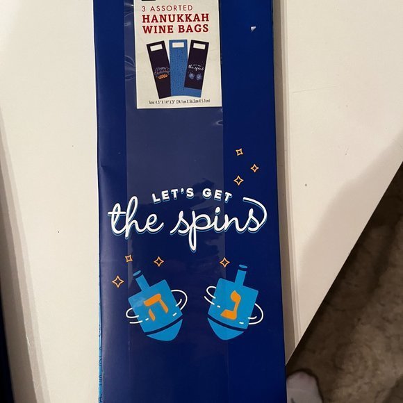 Hanukkah Wine Bags Set of 4 Assorted Designs (New) - Picture 8 of 11